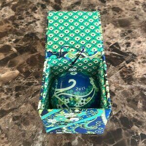 NEW GORGEOUS AUTHENTIC RETIRED 2011 VERA BRADLEY ORNAMENT